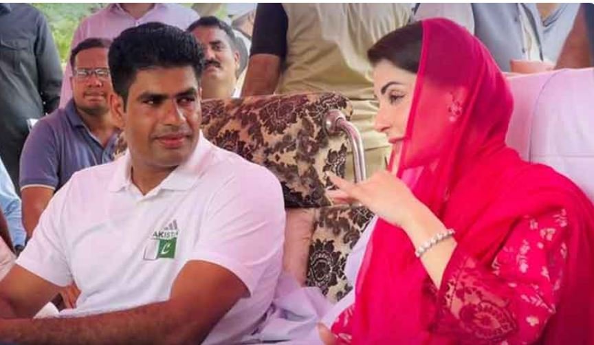 Maryam Nawaz visits Arshad Nadeem, presents him cheque, car